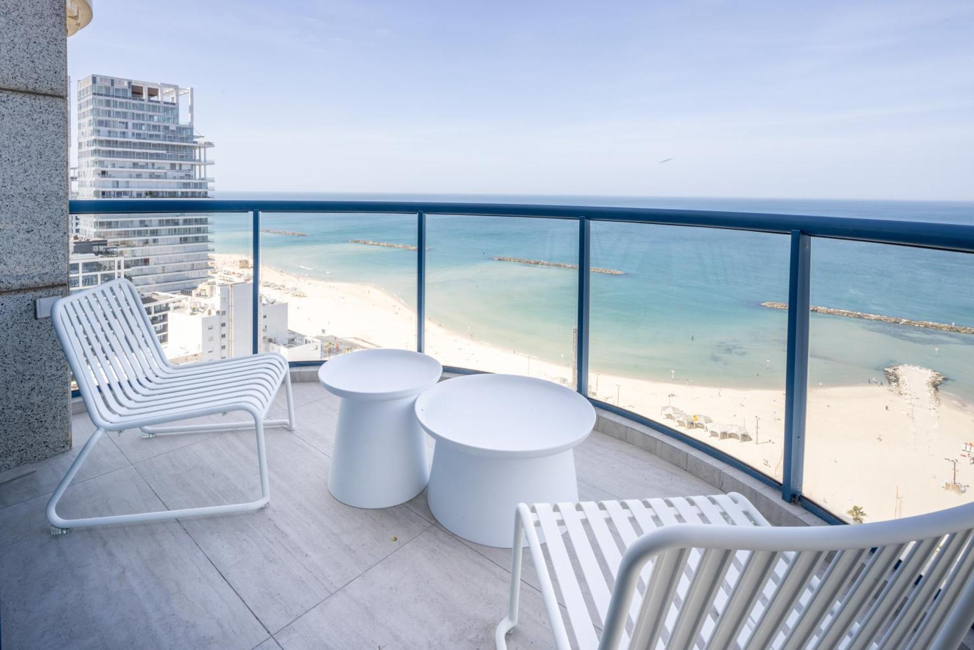 تل أبيب Superb Beachfront Apartments With Pool By Sea N' Rent المظهر الخارجي الصورة