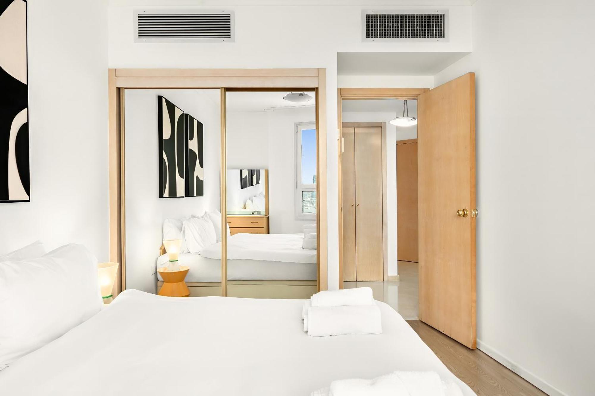 Superb Beachfront Apartments With Shelter By Sea N' Rent تل أبيب المظهر الخارجي الصورة